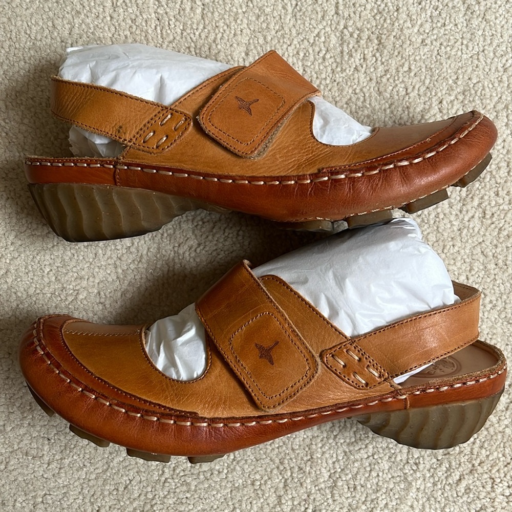 Vintage 90’s Pikolinos casual two-tone leather clogs. Size EU38/US7.5 fits 8